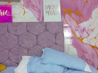 Live cam show with AlanaRoseeX