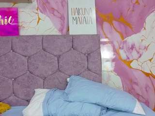 Alanaroseex's cam show statistics and live stream