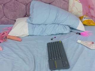 Live cam show with AlanaRoseeX