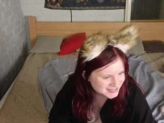 Fox-Cuteee live webcam show