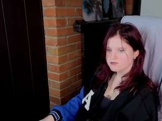fox-cuteee Live Webcam on CamSoda