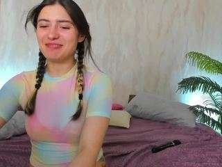 avayuzu live webcam show