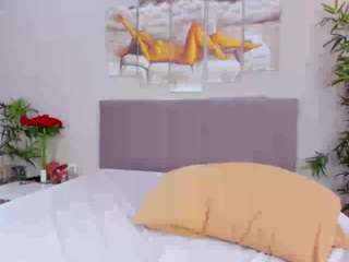 Camilla-Kell live webcam show