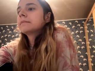 carrivenema live on CamSoda