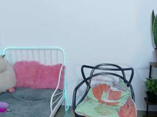 Live cam show with doll-naugthy