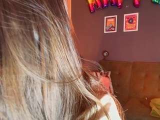 Amaarella28 live webcam show