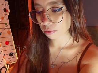 Amaarella28 live webcam show