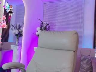Live cam show with dahliia-grey