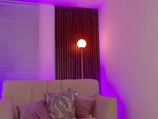 dahliia-grey live cam preview