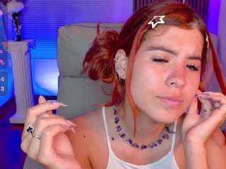 dahliia-grey live cam preview