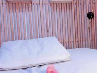 Selena-Holt live webcam show