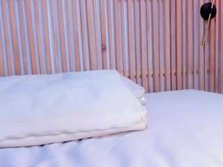 Selena-Holt live webcam show