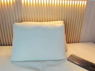 Selena-Holt live cam preview