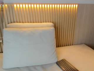 Selena-Holt live cam preview