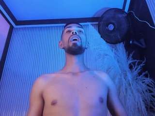 tyler-204 Sex Cam Show