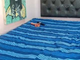 FoxyVibez live webcam show