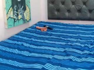 FoxyVibez live webcam show