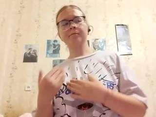 adrienefrock Sex Cam Show
