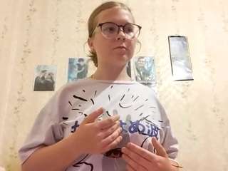 adrienefrock Sex Cam Show