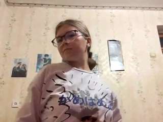 adrienefrock Sex Cam Show