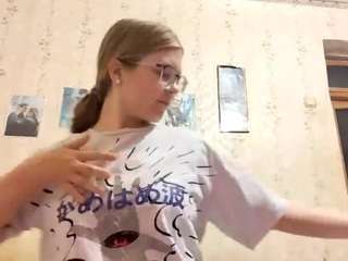 adrienefrock Sex Cam Show