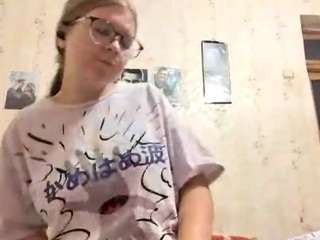 adrienefrock Sex Cam Show