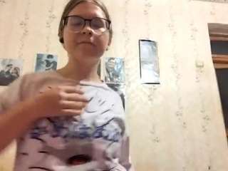 adrienefrock Sex Cam Show