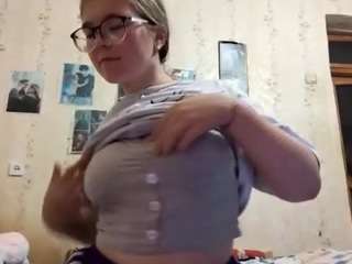 adrienefrock Sex Cam Show