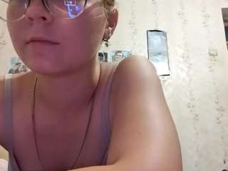 adrienefrock live webcam show