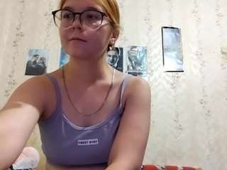 AdrieneFrock live webcam show
