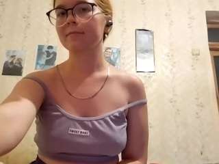 AdrieneFrock live webcam show