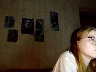 adrienefrock's live room
