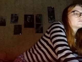 AdrieneFrock live cam preview