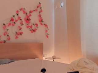 JacquiLeuthe live cam — athletic, brown eyes, doggy style