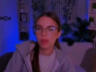 emilia-fly live webcam show