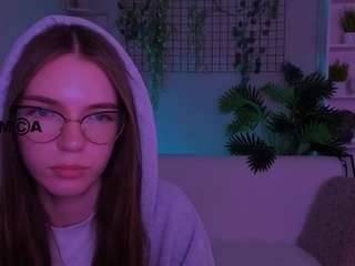 emilia-fly live webcam show