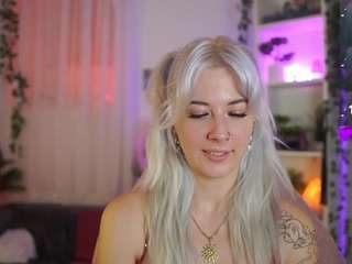 EmilySwann live cam preview