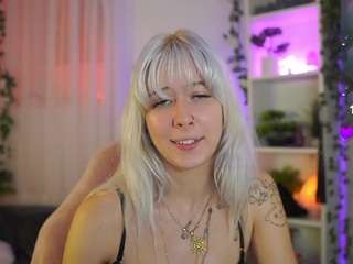 EmilySwann live cam preview