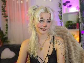 EmilySwann live cam preview