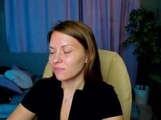 kira-miragee Live Webcam on CamSoda
