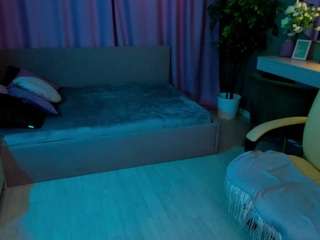 Kira live cam preview