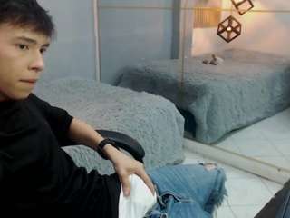 ash-kai live webcam show