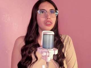 MiiaDiaz live webcam show