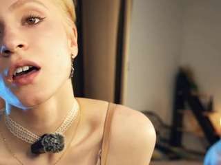 ElenoraMowatt live cam preview