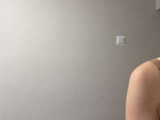 elsakisamore live on CamSoda