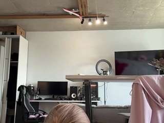 leonagoldermann live webcam show