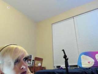 AmethystFoxx live cam preview