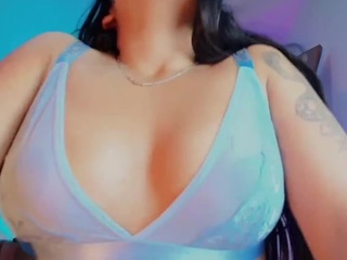 SaraaMore live cam preview