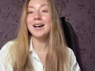 le modèle eileenvetere est en webcam porno dans un show sur le site camsoda, il possède les tags suivants: amateur,shaved pussy,ass,nipple piercings,no drinking,no smoking,oil,sexy,skinny,joi,solo,spank,strip,tease,teen 18,young adult,lingerie,natural,horny,cum