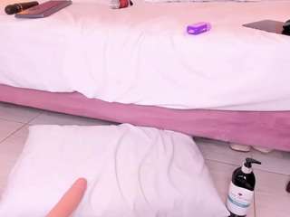 julieta-wildblod live cam preview